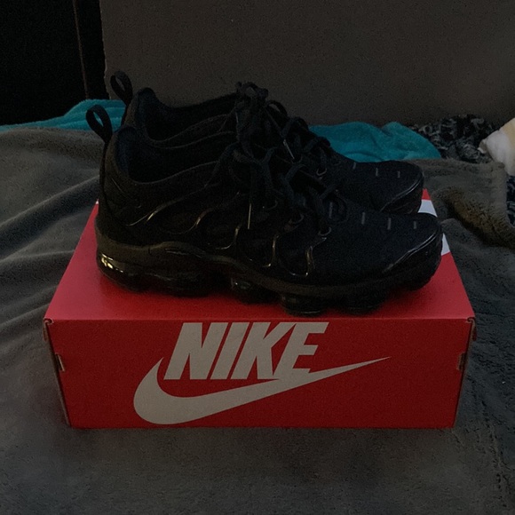 AIR VAPORMAX PLUS - Picture 3 of 5